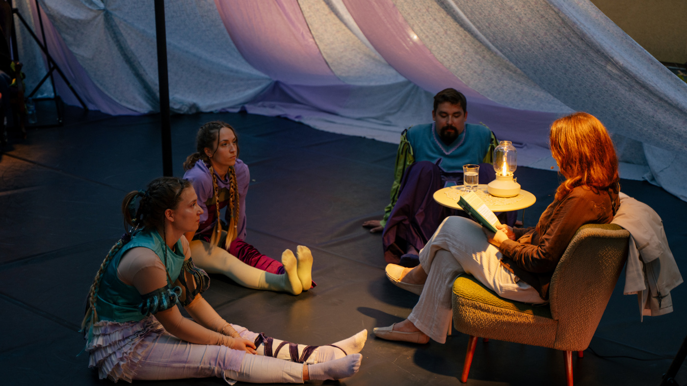 Scenos konTEKSAI: įspūdžiai iš antrosios lietuvių premjeros GRIMMASOS | Teatronas & Kanta Company